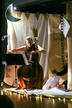 les Rois pièce pour un violoncelle et figures animées