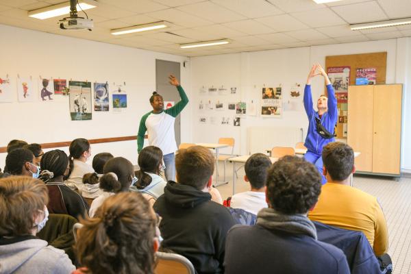 Spectacle "Faire tomber les chiens du ciel"